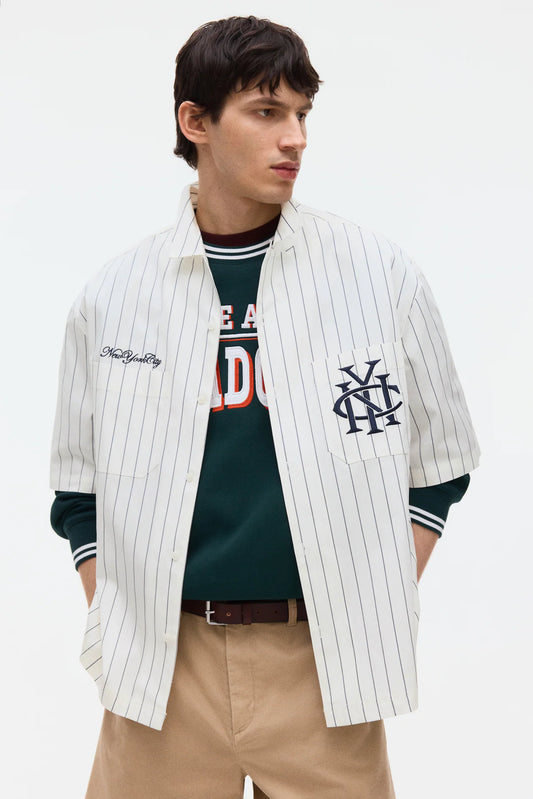 Camisa Regular Fit con diseño bordado