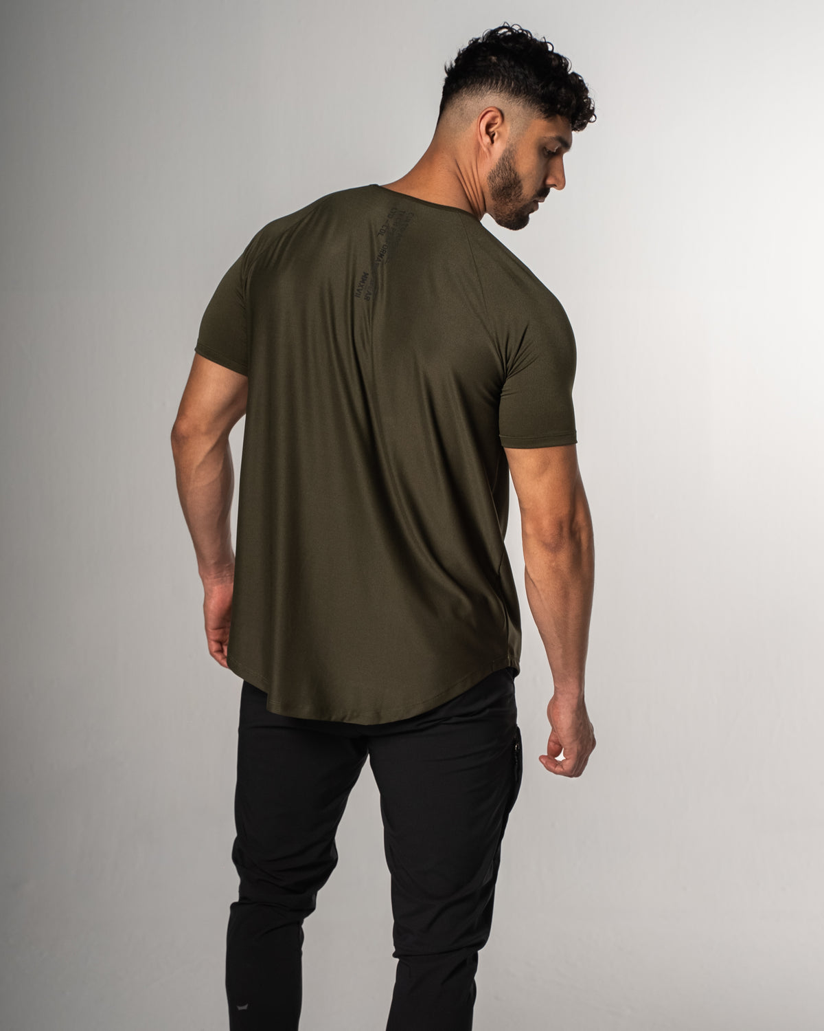 Camiseta deportiva de entrenamiento – Verde militar